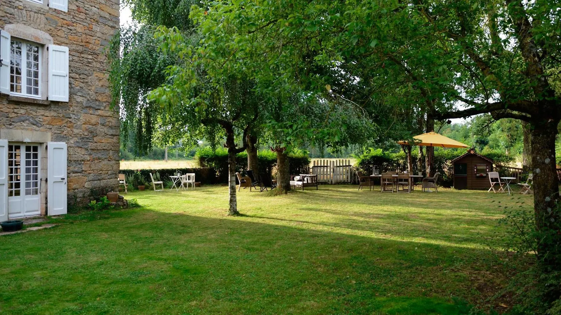 Maison D'Hotes La Singuliere Severac-d'Aveyron Bed & Breakfast