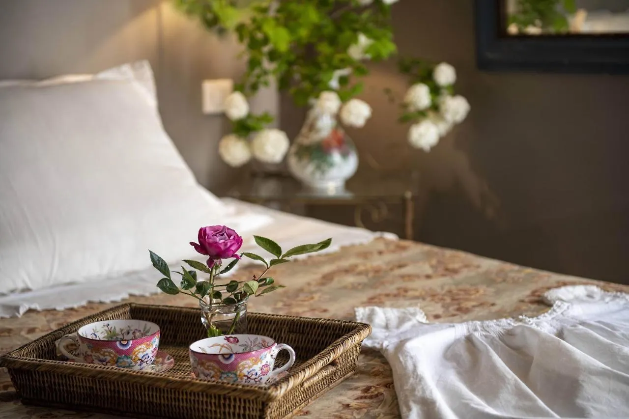 Maison D'Hotes La Singuliere Severac-d'Aveyron Bed & Breakfast